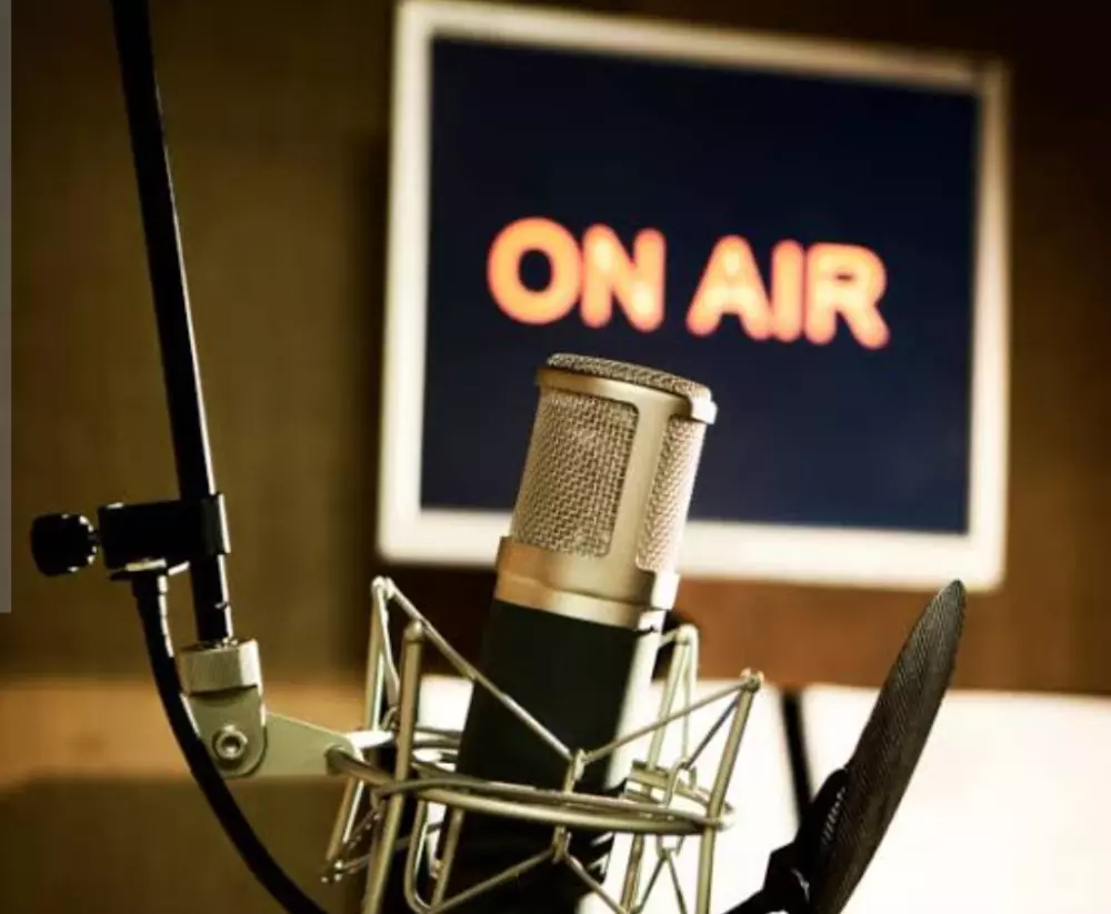 تعليق صوتي احترافي ١٥٠ كلمه مقابل ٥ دولار