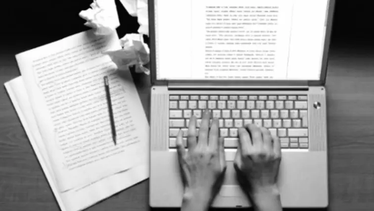 كتابة تقارير ومراجعات خلال يوم إلى ثلاثة أيام وبسعر ٢٠ دولار ل 1000 كلمة