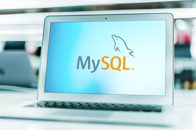 سأقوم بتصميم قاعدة بيانات MySQL مثالية بناء علي مشروعك أو طلبك
