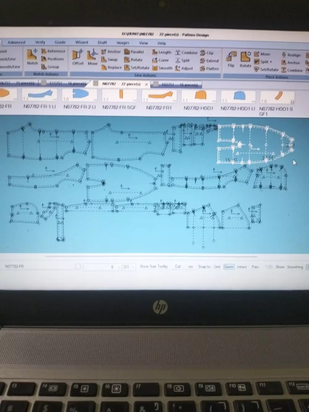 تصميم أنماط للنماذج للازياء(باترونات)