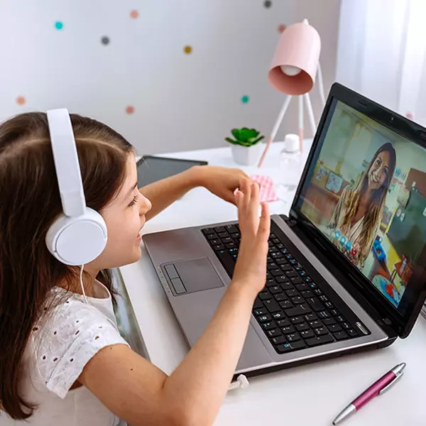 تقديم درس لغة عربية اون لاين من خلال زوم