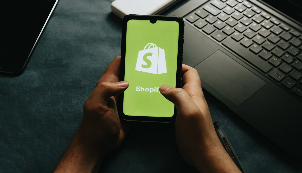 إنشاء متجر إلكتروني متكامل على منصة شوبيفاي Shopify
