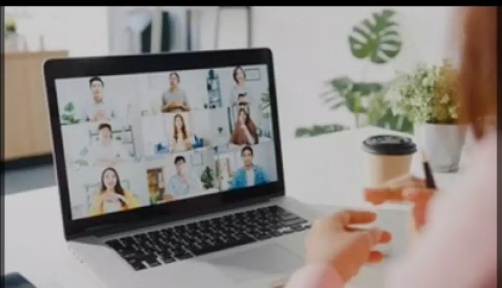 درس أون لاين باستخدام zoom