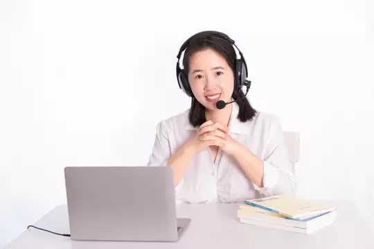 دروس توضيحية في مادة اللغة العربية باستخدام Zoom.