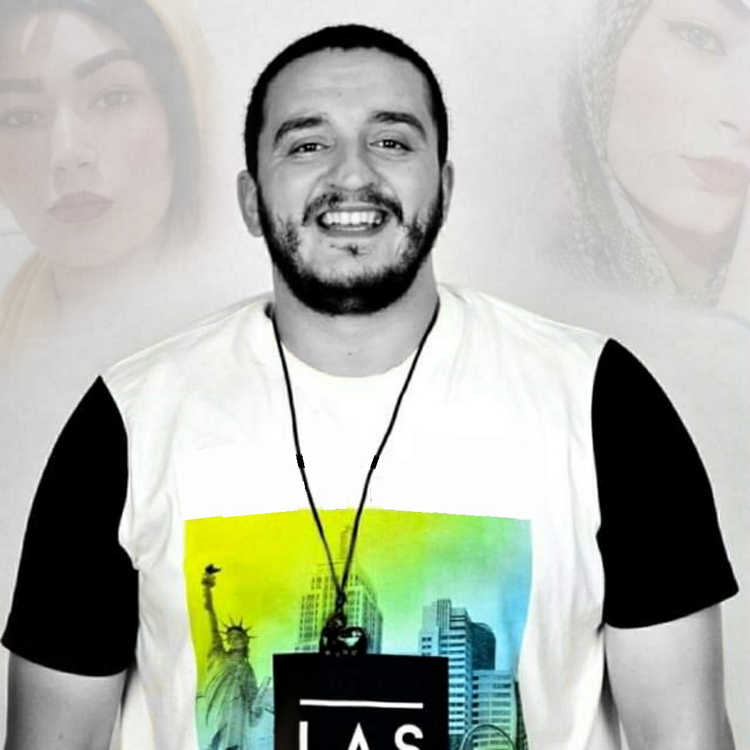 الغناء في مناسبه