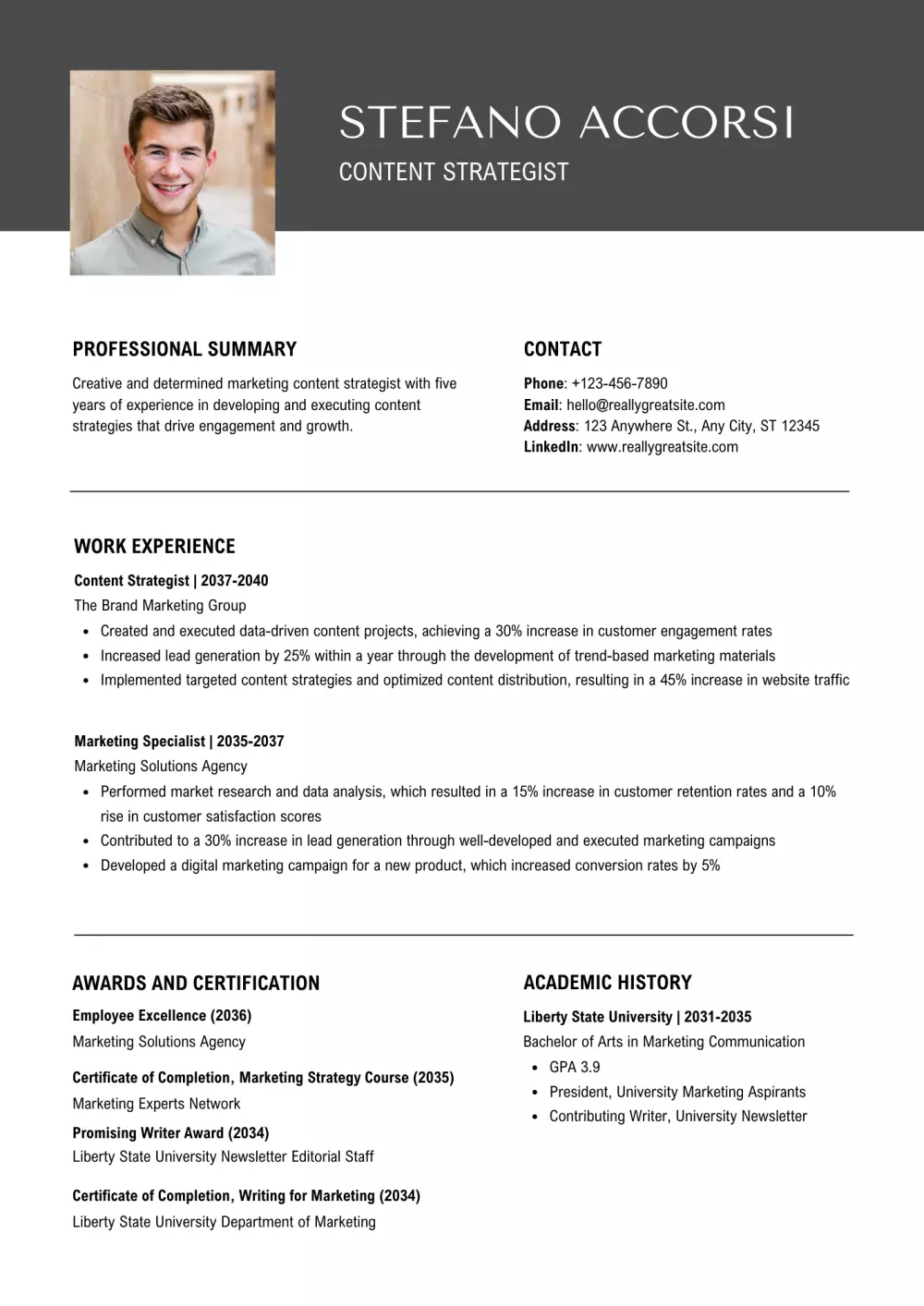 كتابة و تصميم سيرة ذاتية Resume / CV احترافية متوافقة مع نظام الـ ATS و تصميم Cover Letter و إنشاء LinkedIn احترافي.