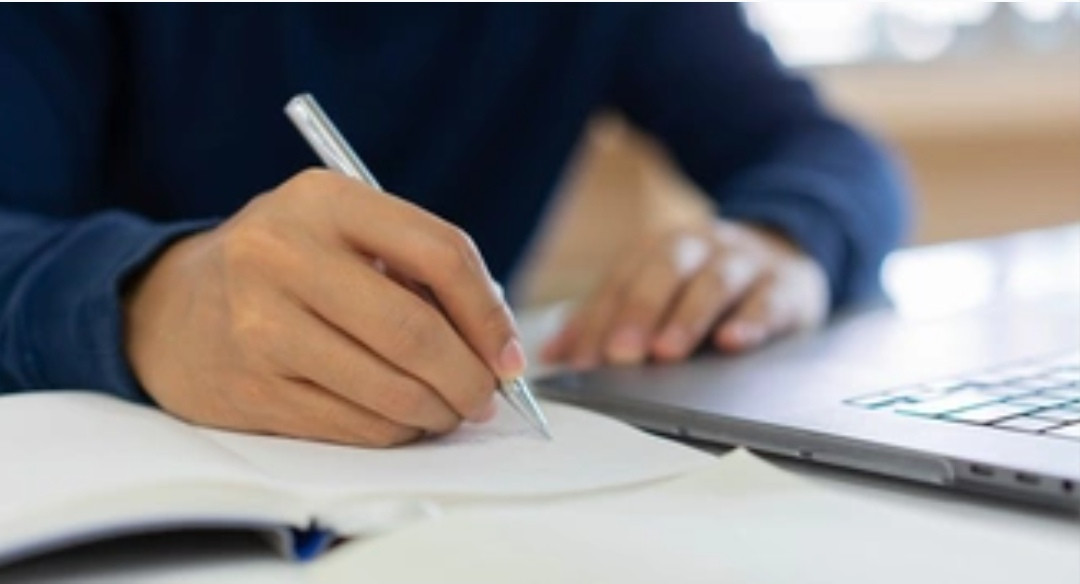 كتابة وصناعة محتوى إبداعي باللغة الإنكليزية للإعلانات والبوستات الترويجية