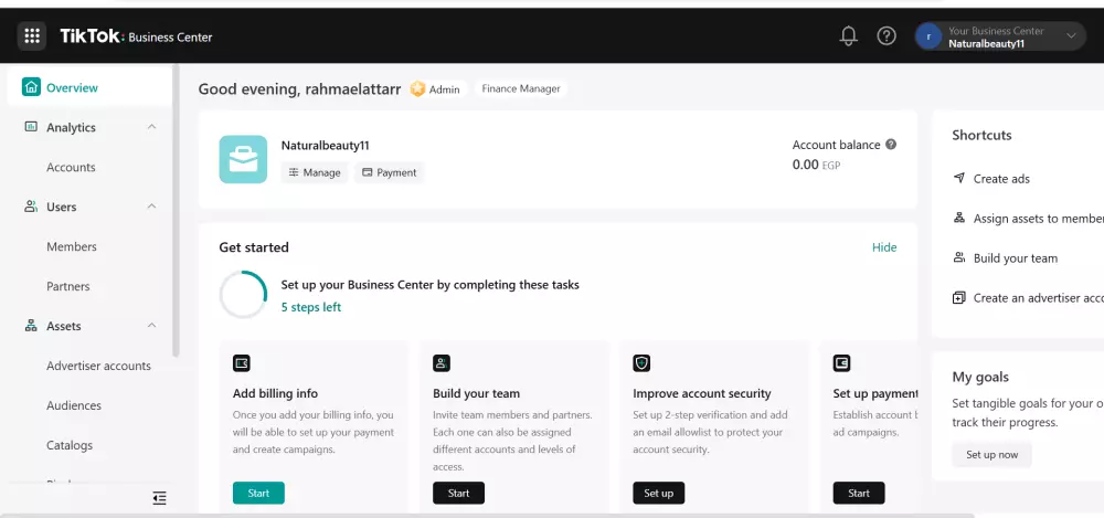 إنشاء صفحات أعمال احترافية على السوشيال ميديا.