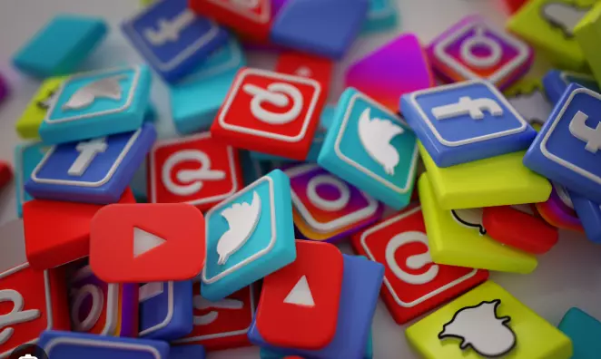 التسويق عبر منصات وسأل التواصال الاجتماعي