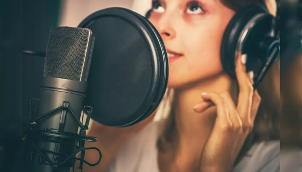 تعليق صوتي تقني