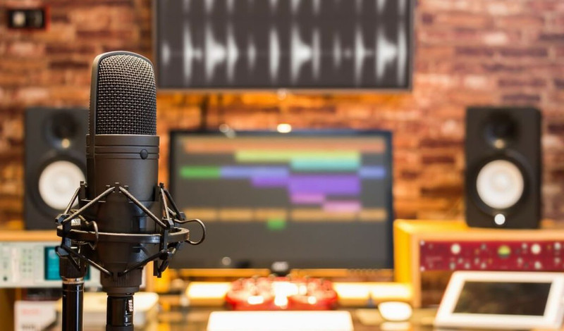 أقدم لكم خدمة التعليق الصوتي