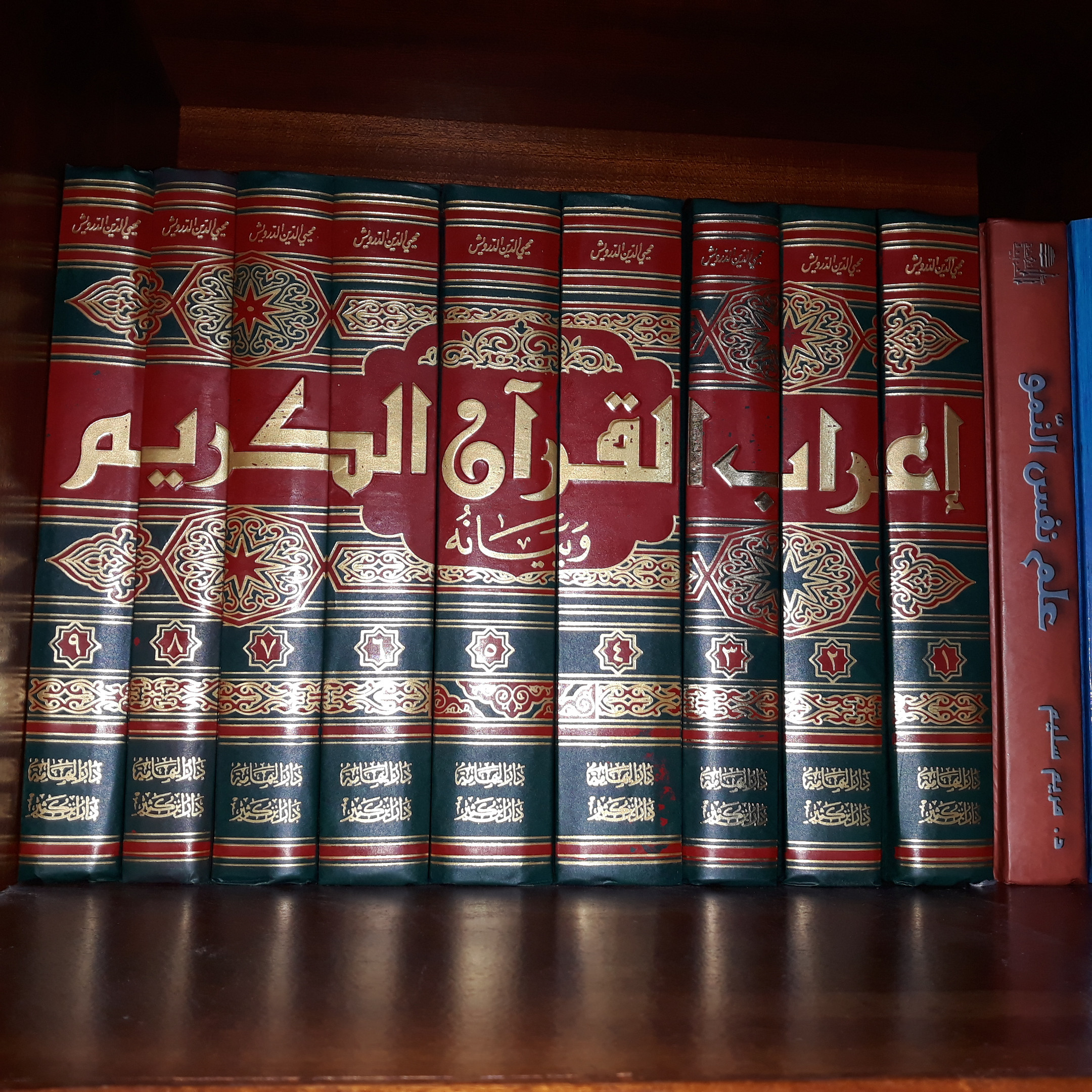 تدقيق لغوي لاي نص باللغة العربية، أو الفرنسية.