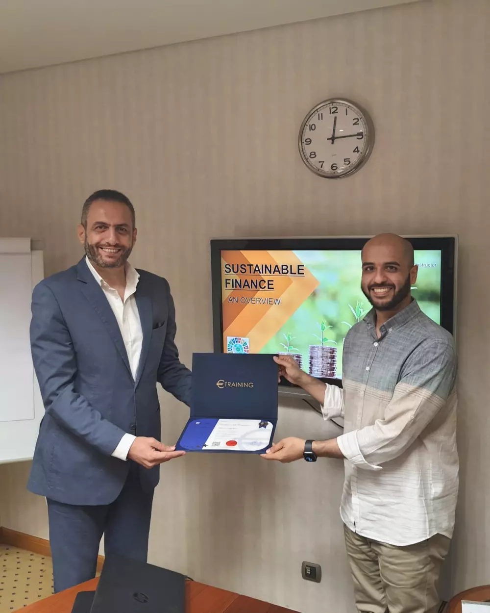 برامج تدريب اداري ومهني واكاديمي وقيادة متخصصة