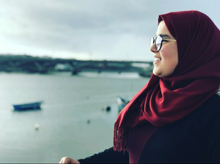 الترجمة من اللغة العربية إلى اللغة الانجليزية و العكس و تحويل ملف word الى pdf و العكس