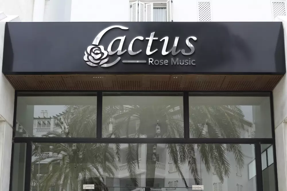 تصميم لوجو شعار احترافي(لوقو) ابداعي لشركتك أو موقعك