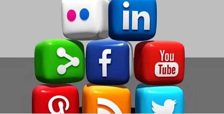 خدمة إدارة صفحات وجروبات علي الفيسبوك