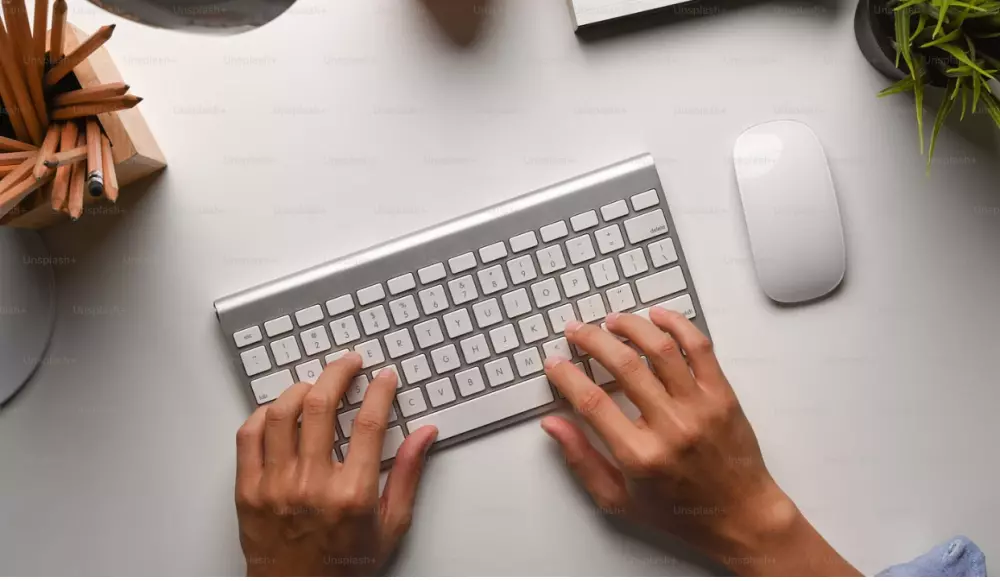 الكتابة على الكمبيوتر باللغتين العربية والانجليزية