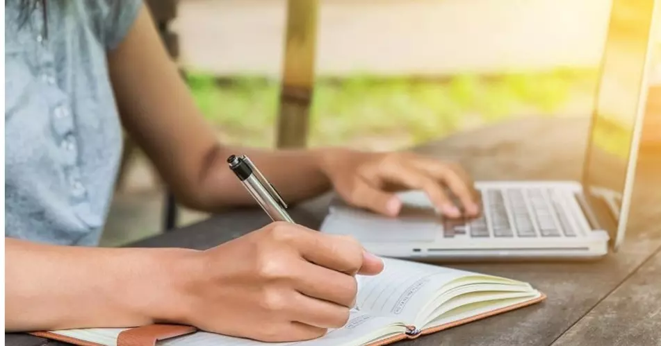 كتابة محتوى ورفع محتوى ع المواقع