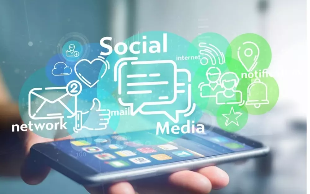 نشر البوستات عبر مواقع السوشيال ميديا