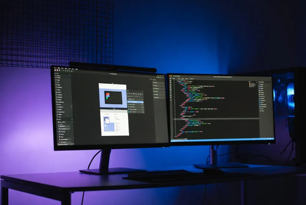 سوف أقوم بتحويل تصميم Figma إلى موقع متجاوب يحتوي على 4 سكشن