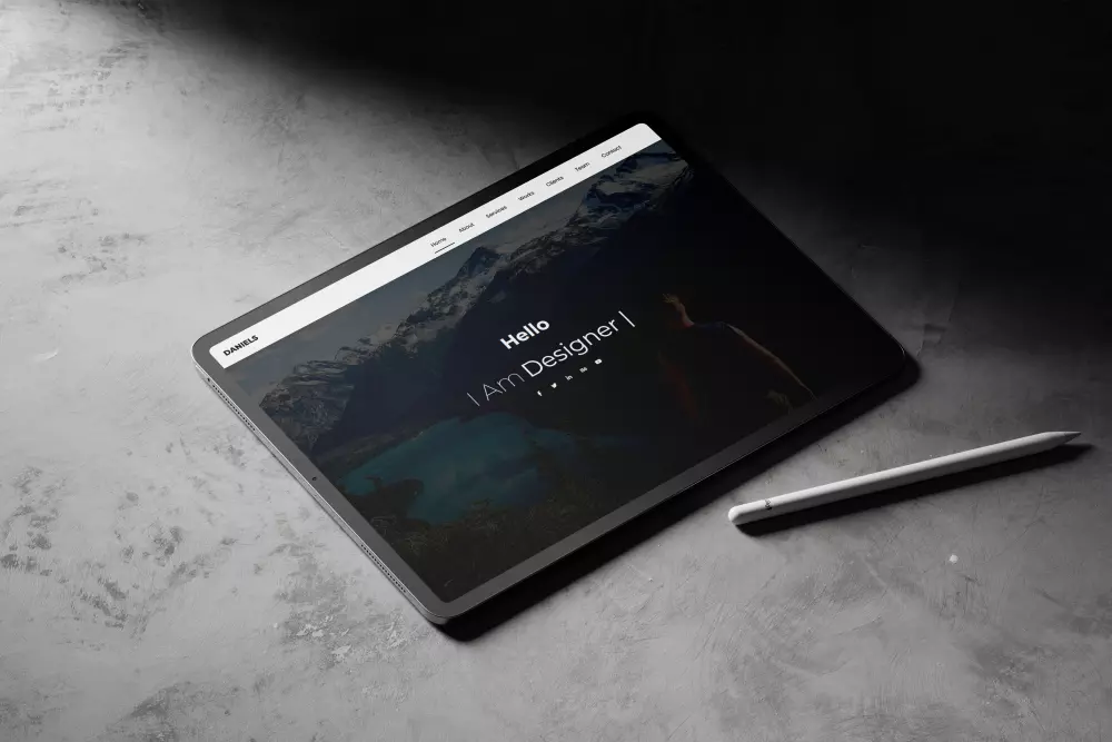 تصميم وتطوير قالب ويب شخصي (Portfolio Template)