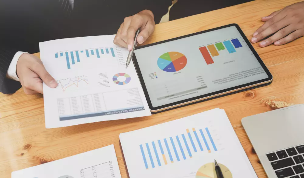 تنظيف كامل وتحليل البيانات مع انشاء تقارير احترافية وتفاعلية والتعامل مع كافة انواع البيانات