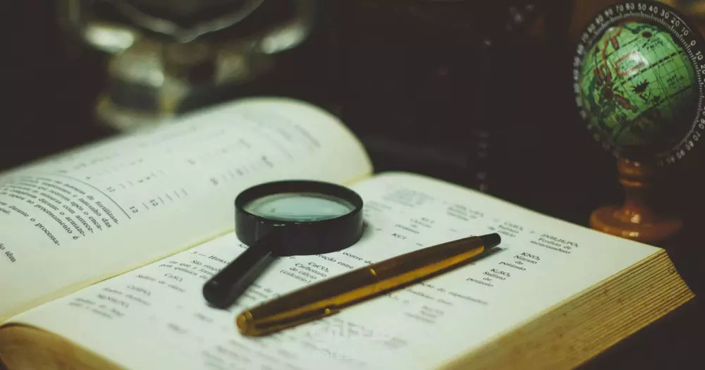 كتابة الأبحاث مع مصادر معتمدة وموثوقة باللغتين العربية والإنجليزية