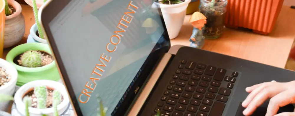 كتابة محتوى احترافي متنوع (تسويقي، ترفيهي، توعوي، اعلانات......) لمنصات التواصل الاجتماعي المختلفة بما يتناسب مع خوارزميات كل منصة، كتابة اسكريبتات للريلز، وصف احترافي للمنتجات.