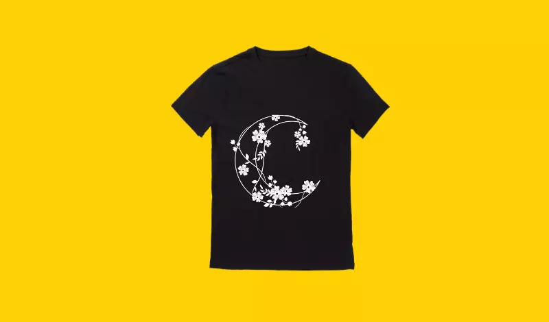 تصميم 4 تيشرتات مميزة جاهزة للطباعة