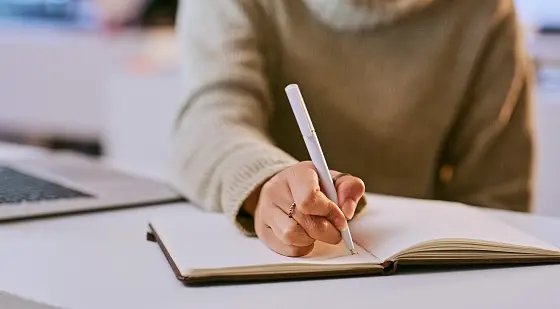 كتابة محتوى وبحوث خاصه بالدراسه