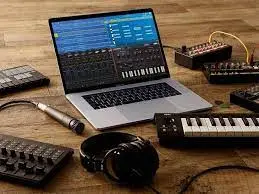 هل تحتاج أغنية أصلية، احترافية، ومخصصة بالكامل لك أو لمشروعك… وبأي لغة تريد؟