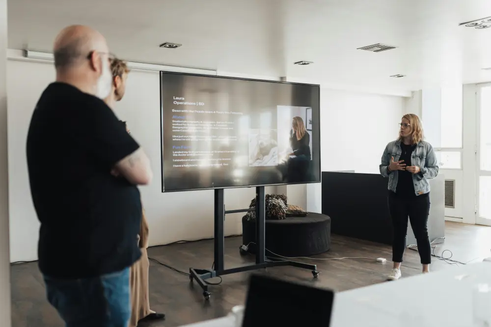 تصميم برزنتيشن احترافي PowerPoint أو Canva بشكل جذاب ومنظم مكون من 15 slide