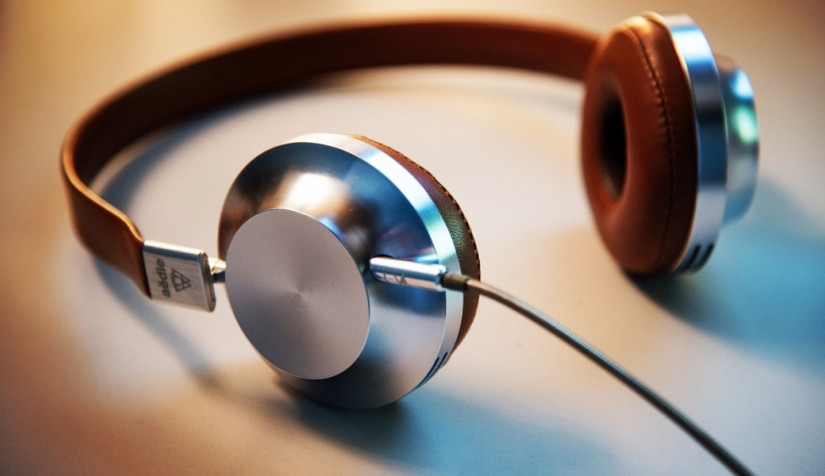 تحويل البيانات الصوتية الى نصوص كل 10 دقائق مقابل 5 دولارات