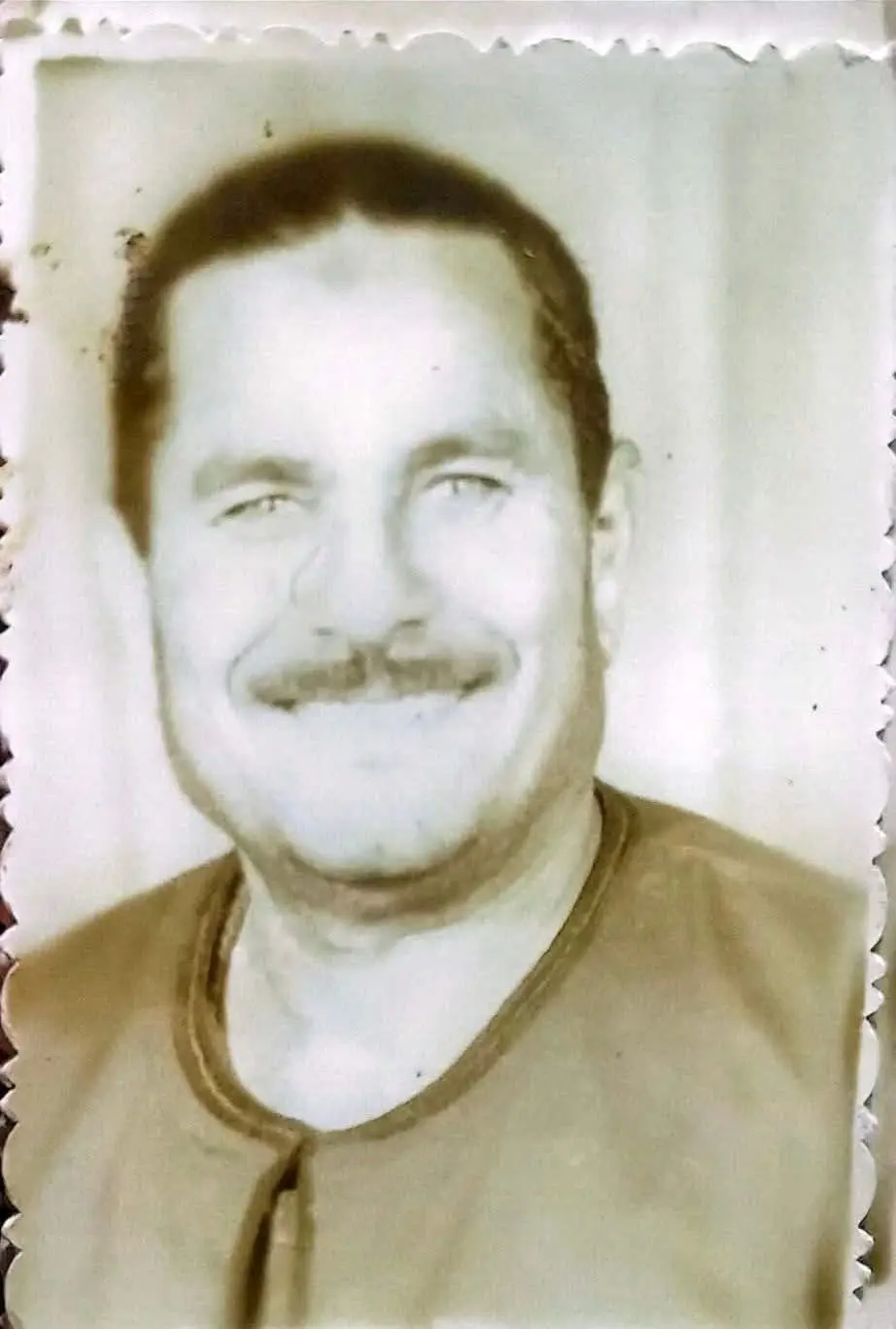 استعيد ذكرياتك بأمان: خدمة ترميم الصور القديمة بإتقان