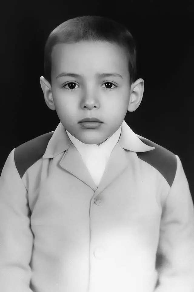 استعيد ذكرياتك بأمان: خدمة ترميم الصور القديمة بإتقان