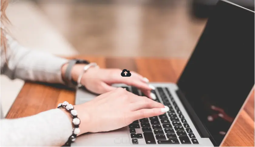 كتابة محتوى على مواقع التواصل الاجتماعي باللغة الإنجليزية