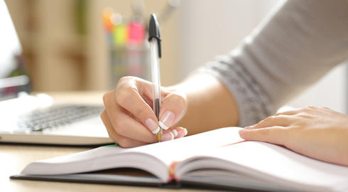 كتابة المقالات بكافة المجالات.. كتابة القصة القصيرة.. كتابة الرواية