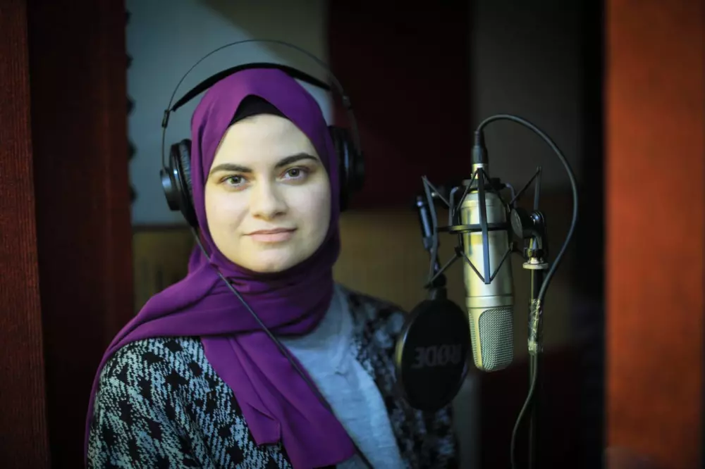 تعليق صوتي احترافي باللغة الانجليزية بصوت أُنثوي25ث