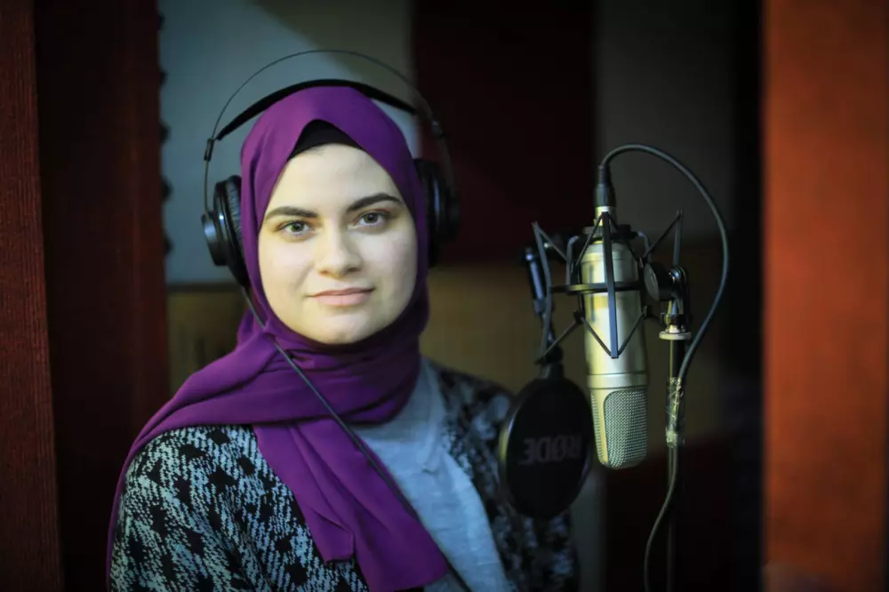 تعليق صوتي احترافي باللغة الانجليزية بصوت أُنثوي25ث