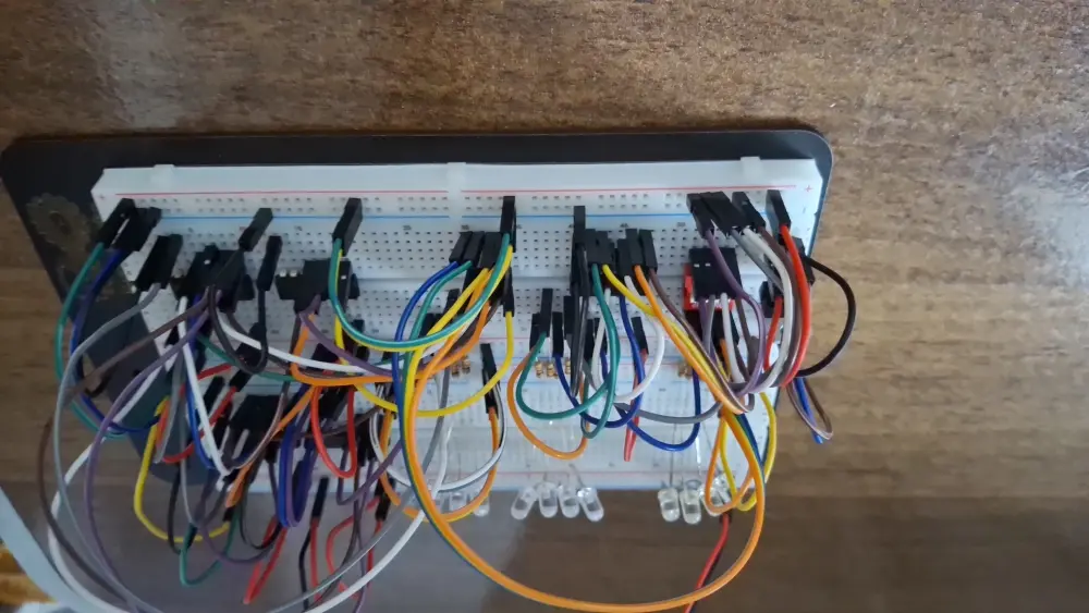 تصميم ومحاكاة الدوائر المنطقية (Logic Circuits) مع التوثيق الشامل