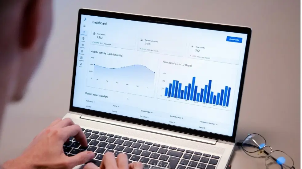 تنظيف وتحليل البيانات