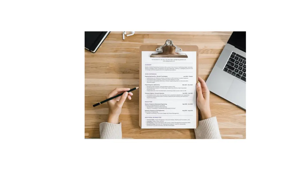 هل تبحث عن سيرة ذاتية احترافية تزيد فرصك في الحصول على وظيفة؟