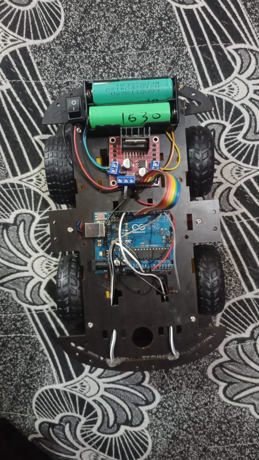 تصميم وتنفيذ روبوتات ذكية