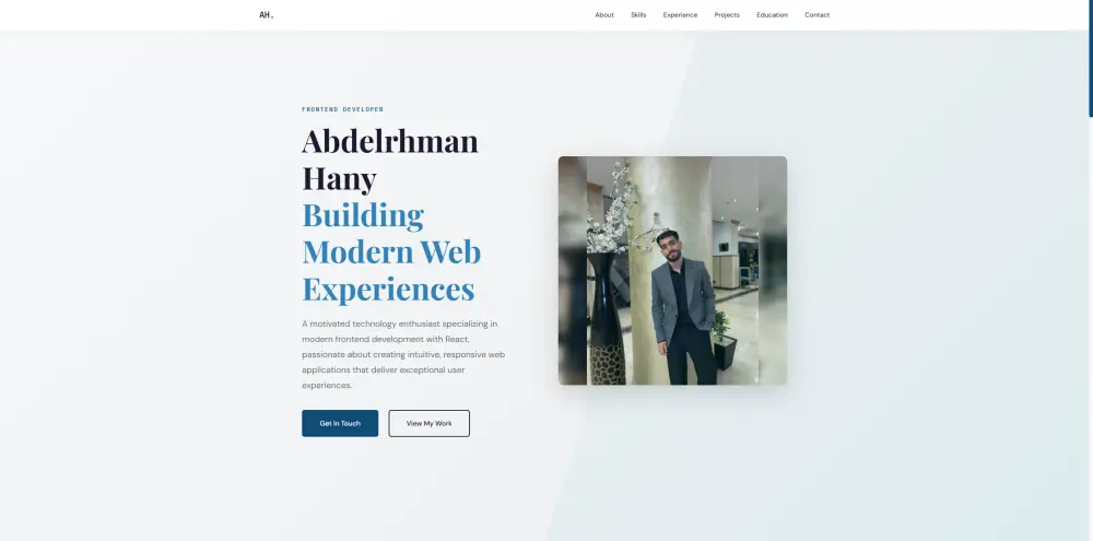 سأقوم بإنشاء موقع Portfolio احترافي ومتجاوب