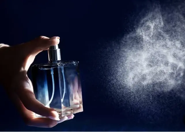 تصميم إعلانات عطور احترافية تجسد الفخامة والأناقة لزيادة مبيعات متجرك الإلكتروني.