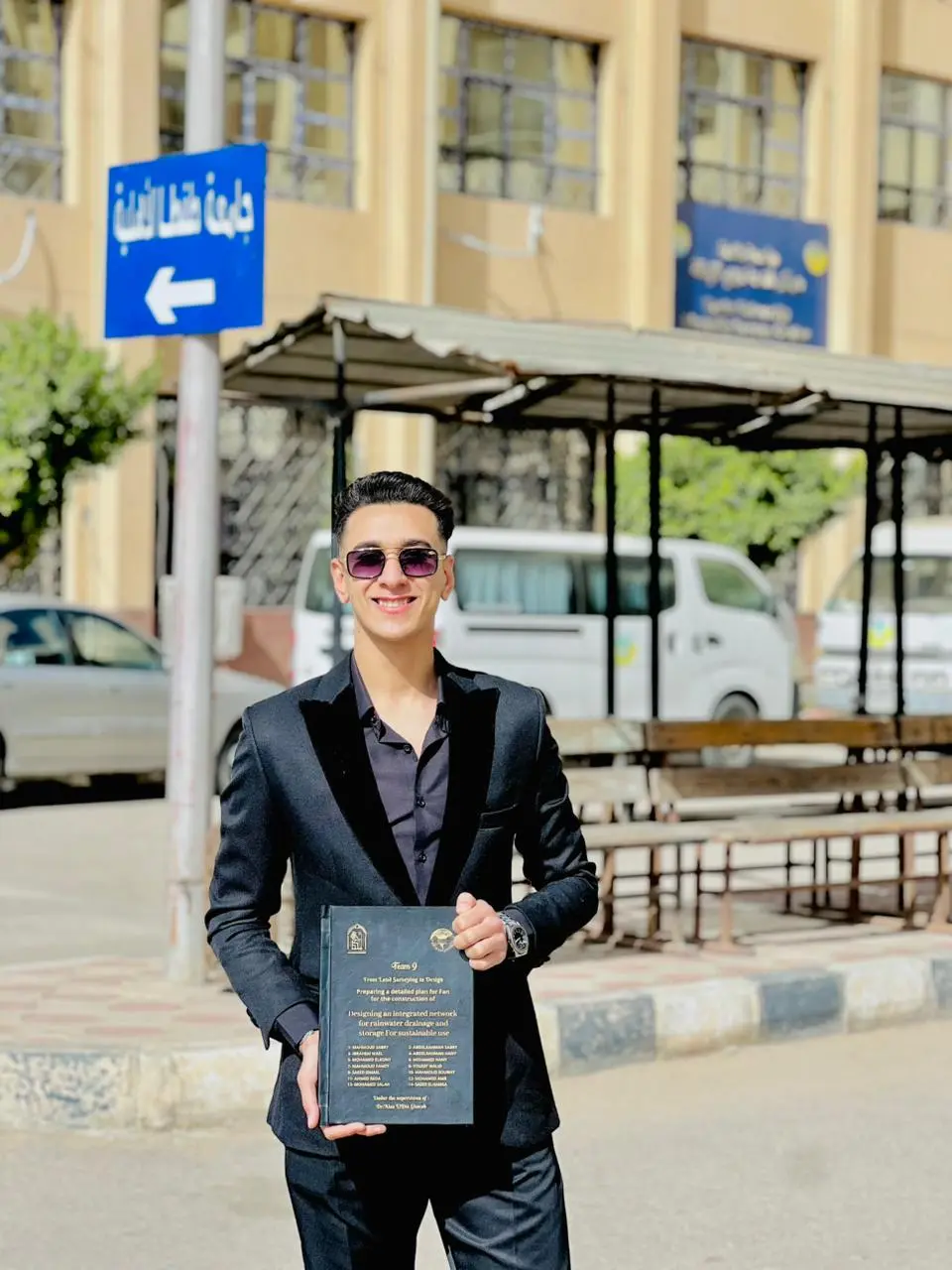 سأقوم بتصميم إعلانات سوشيال ميديا (فيسبوك، انستجرام) بتصاميم عصرية وجذابة تعكس هوية مشروعك.