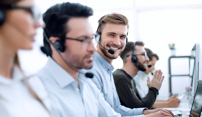 تعليق او ترجمة صوتية فورية