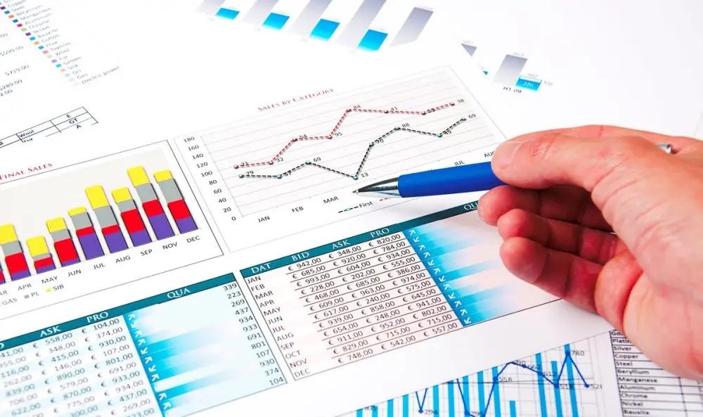 سأقوم بتحليل بياناتك باحتراف باستخدام Excel وPower BI لاستخراج رؤى تساعدك في اتخاذ قرارات أفضل