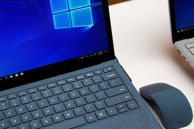 أقوم بكتابة بحث باللغة العربية مع تنسيقه وعمل غلاف له