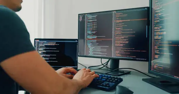 برمجة وتطوير باك إند (Backend) قوي وبناء APIs احترافية وآمنة لموقعك أو تطبيقك
